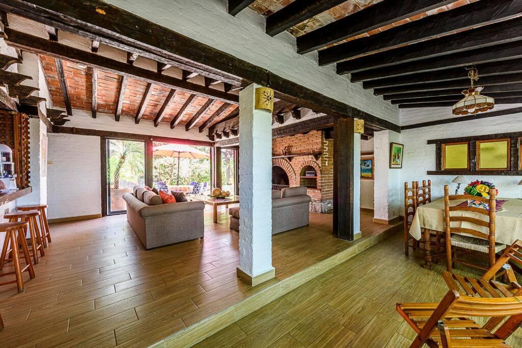 ואלה דה בראבו Increible Cuarto, Hostal Sobre El Centro De Valle מראה חיצוני תמונה